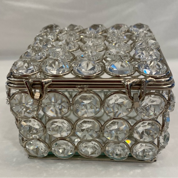 EUC TRINKET BOX WITH MIRRORED INTERIOR BOTTOM AND CRYSTALS SURROUNDING - Picture 6 of 12